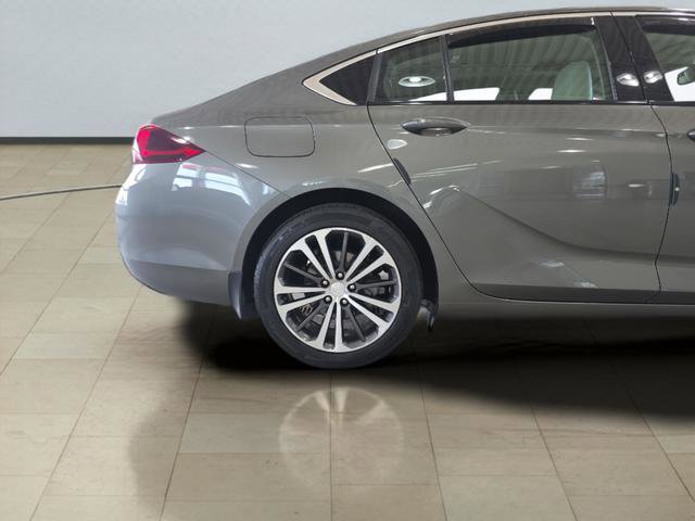 Used 2019 Buick Regal Essence w/ Driver Confidence Package I image 32