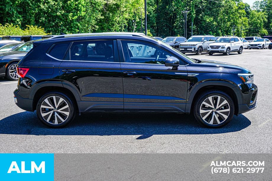 Used 2024 Volkswagen Taos SE FWD image 8