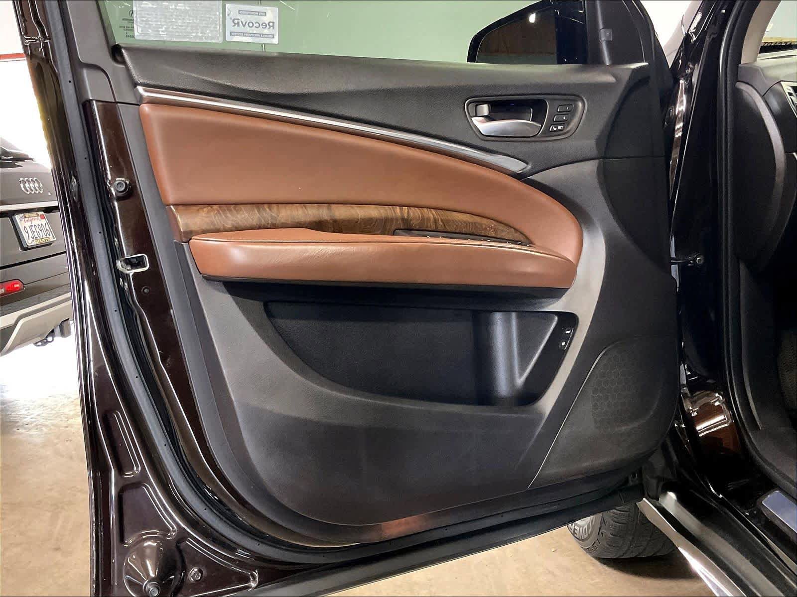 Used 2018 Acura MDX FWD w/ Advance Package image 24