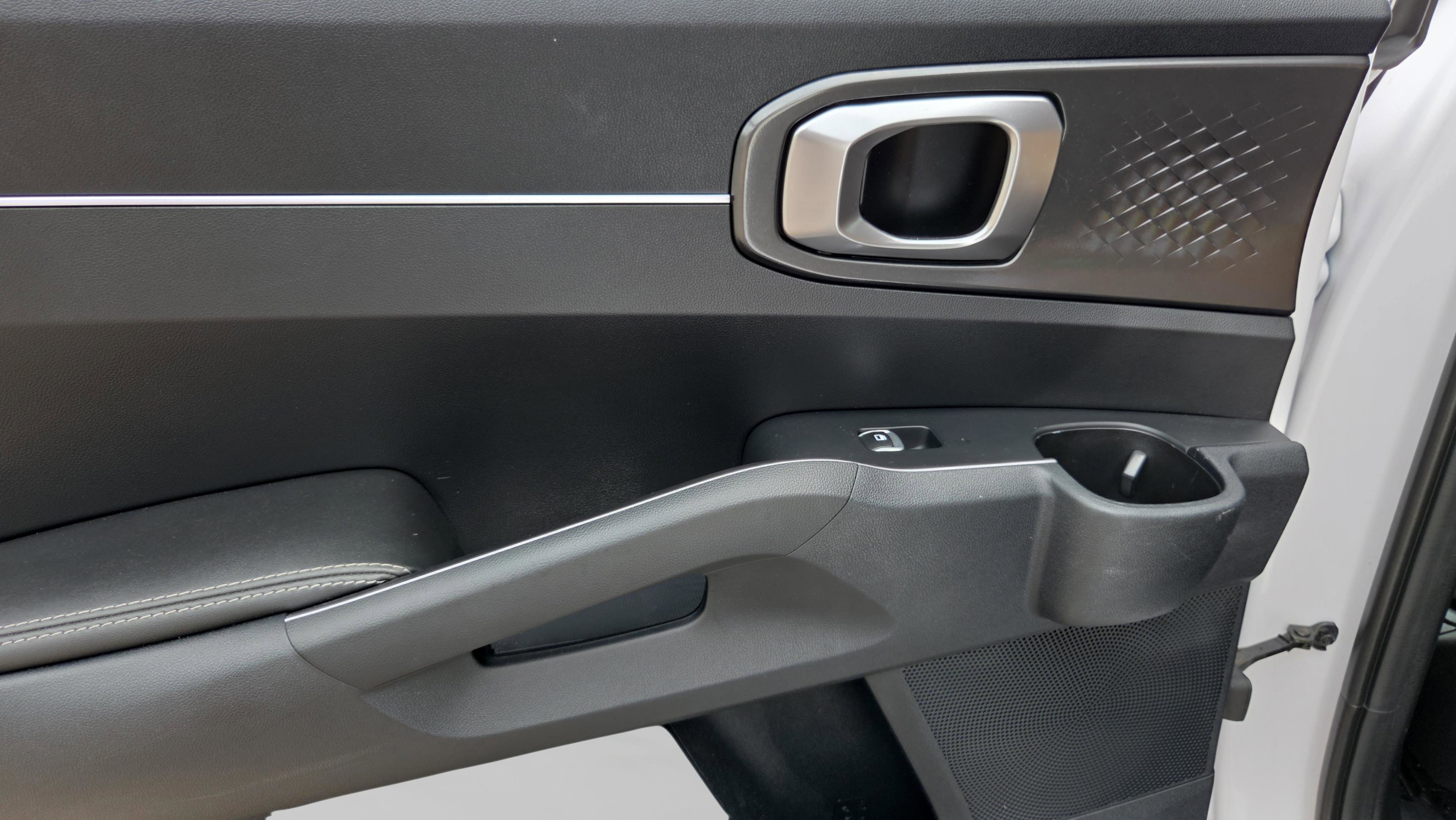 Used 2023 Kia Sorento LX image 28