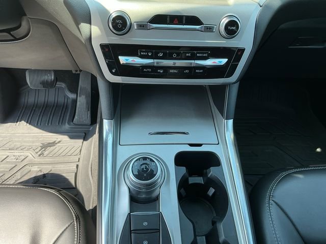 Used 2022 Ford Explorer XLT w/ Equipment Group 202A image 12