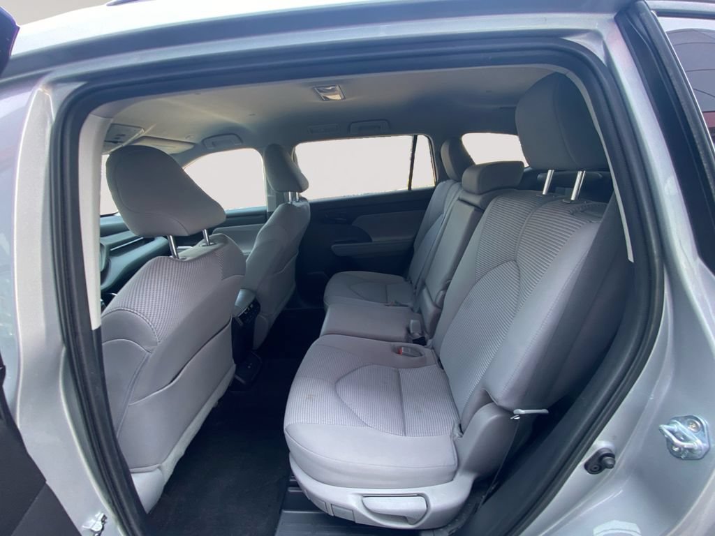 Used 2023 Toyota Highlander LE AWD/4WD image 13