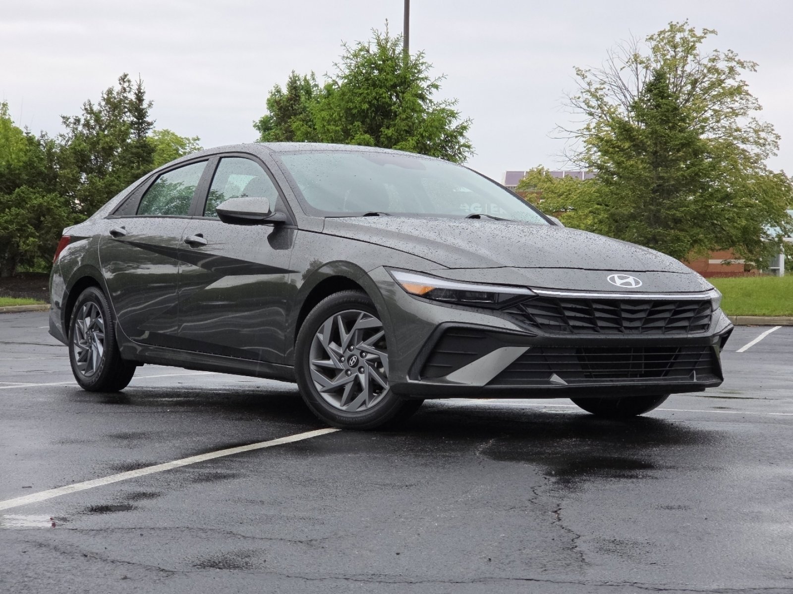 Used 2024 Hyundai Elantra SEL FWD image 2