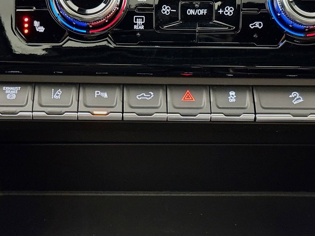 New 2026 GMC Sierra 3500 Denali Ultimate w/ LPO, Black Badging Package image 37