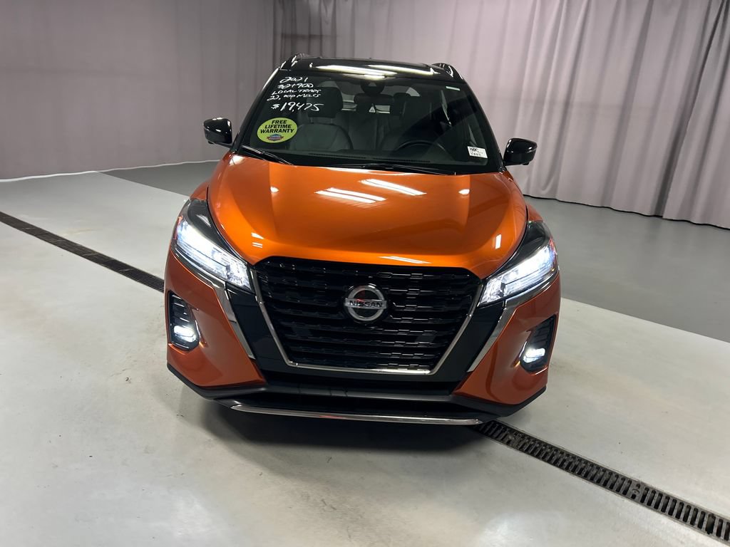 Used 2021 Nissan Kicks SR w/ SR Premium Package FWD image 2