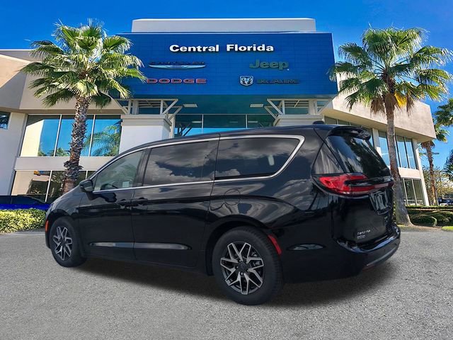 New 2027 Chrysler Pacifica Limited FWD image 7