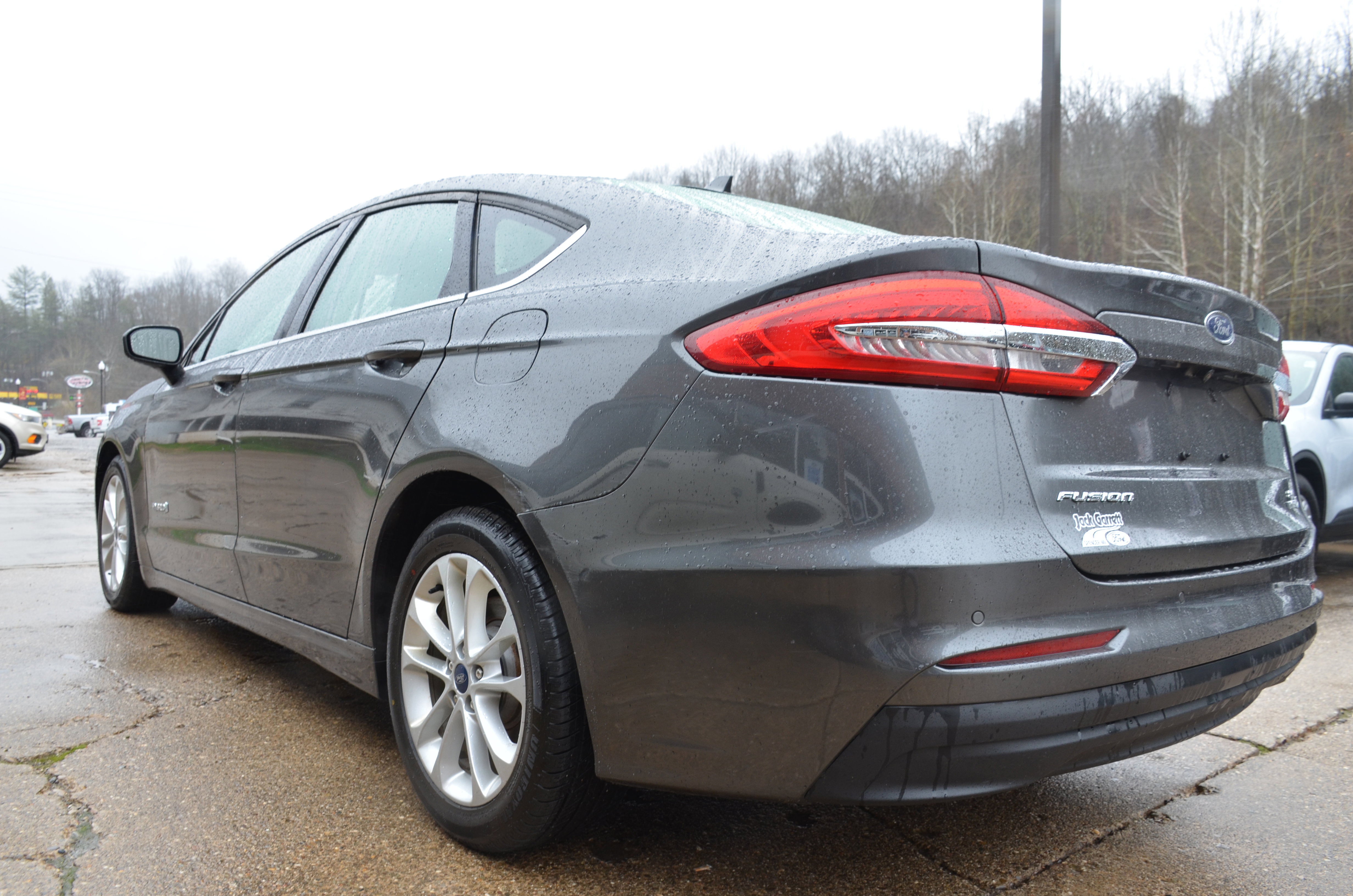 Used 2019 Ford Fusion SE FWD image 4