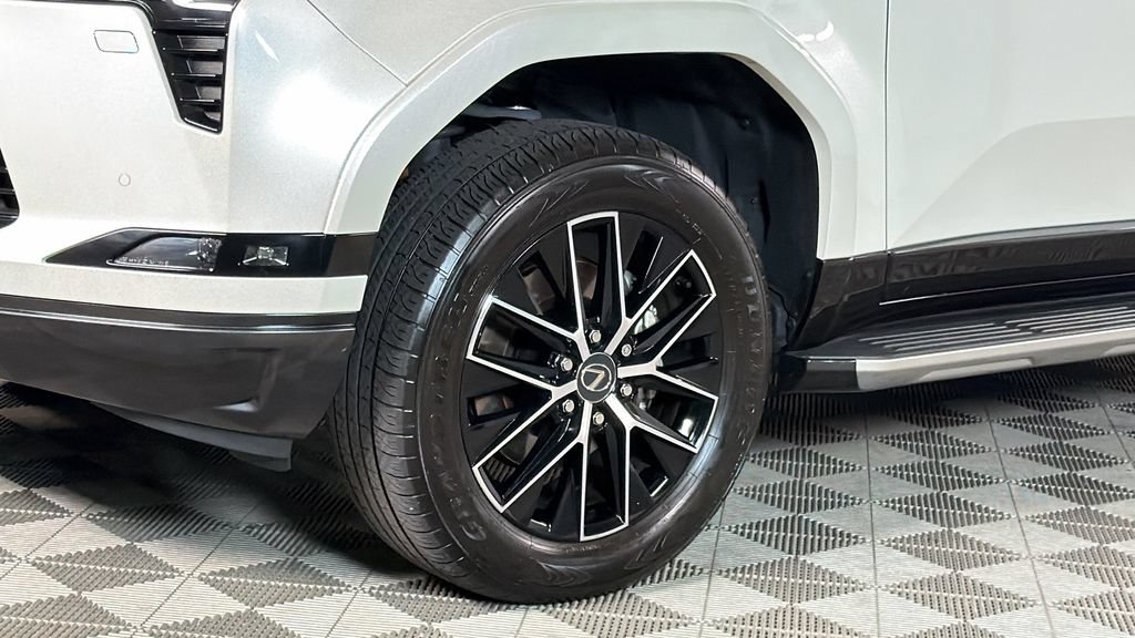 Used 2024 Lexus GX 550 w/ Accessory Package (Z1) AWD/4WD image 4