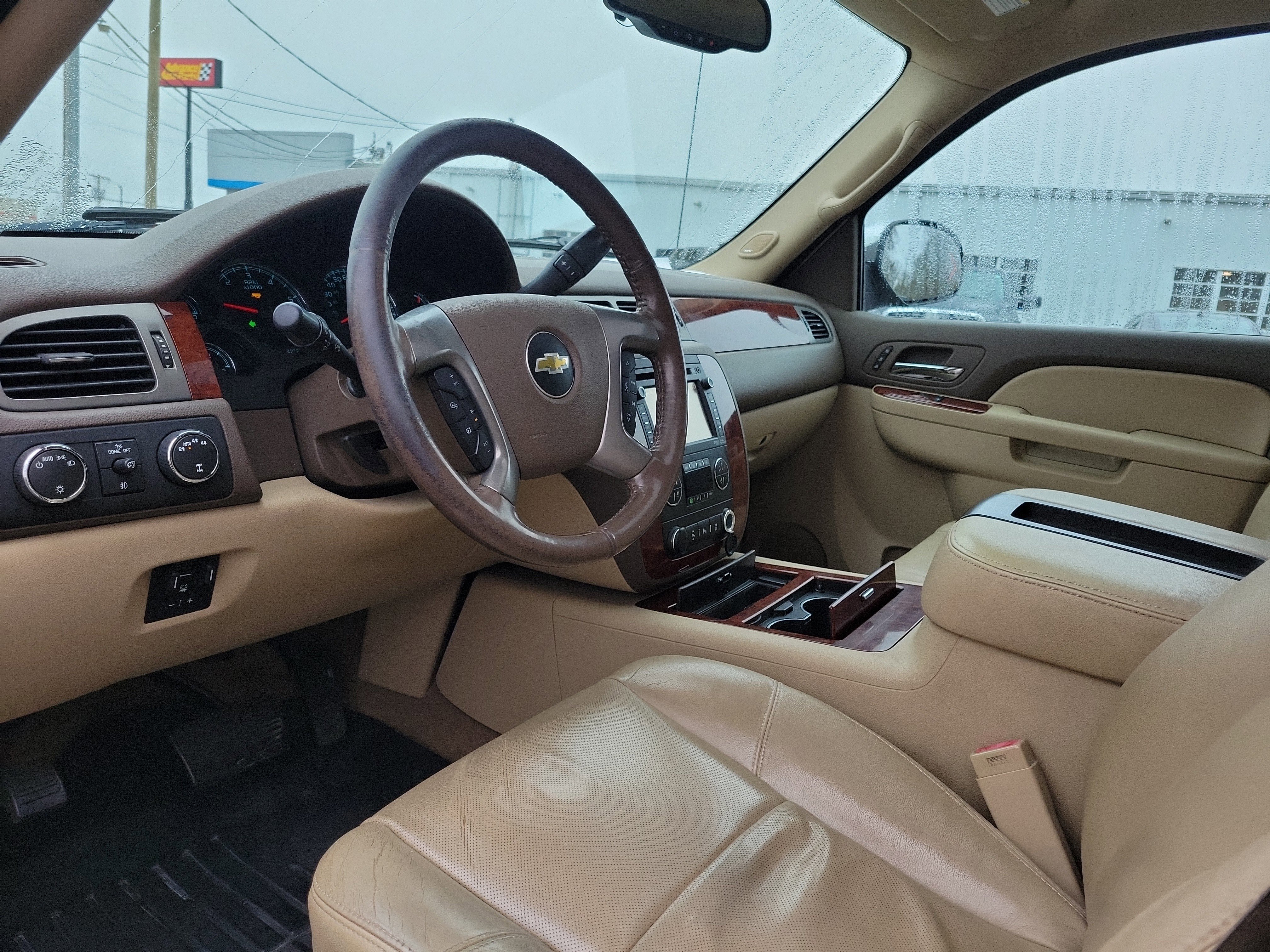 Used 2013 Chevrolet Avalanche LTZ image 19