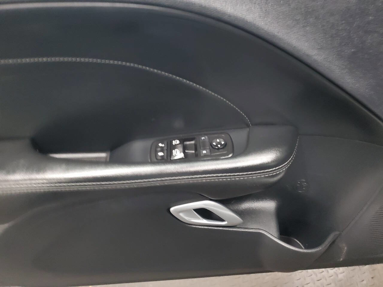 Used 2015 Dodge Challenger SXT Plus w/ Driver Convenience Group RWD image 10