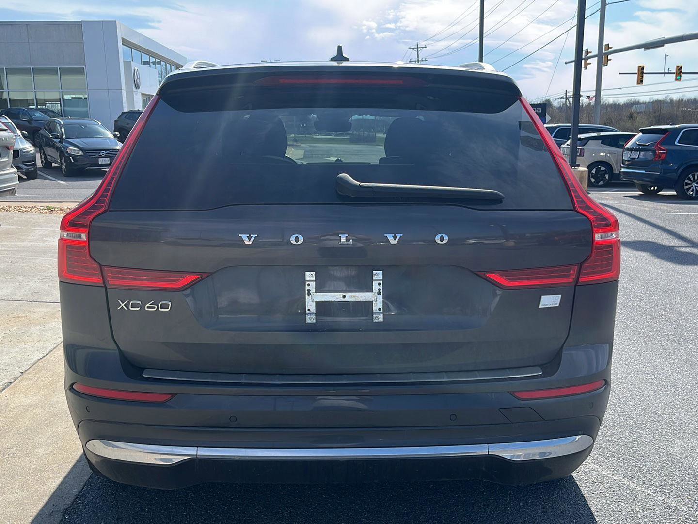 Used 2022 Volvo XC60 T8 Inscription w/ Advanced Package image 8