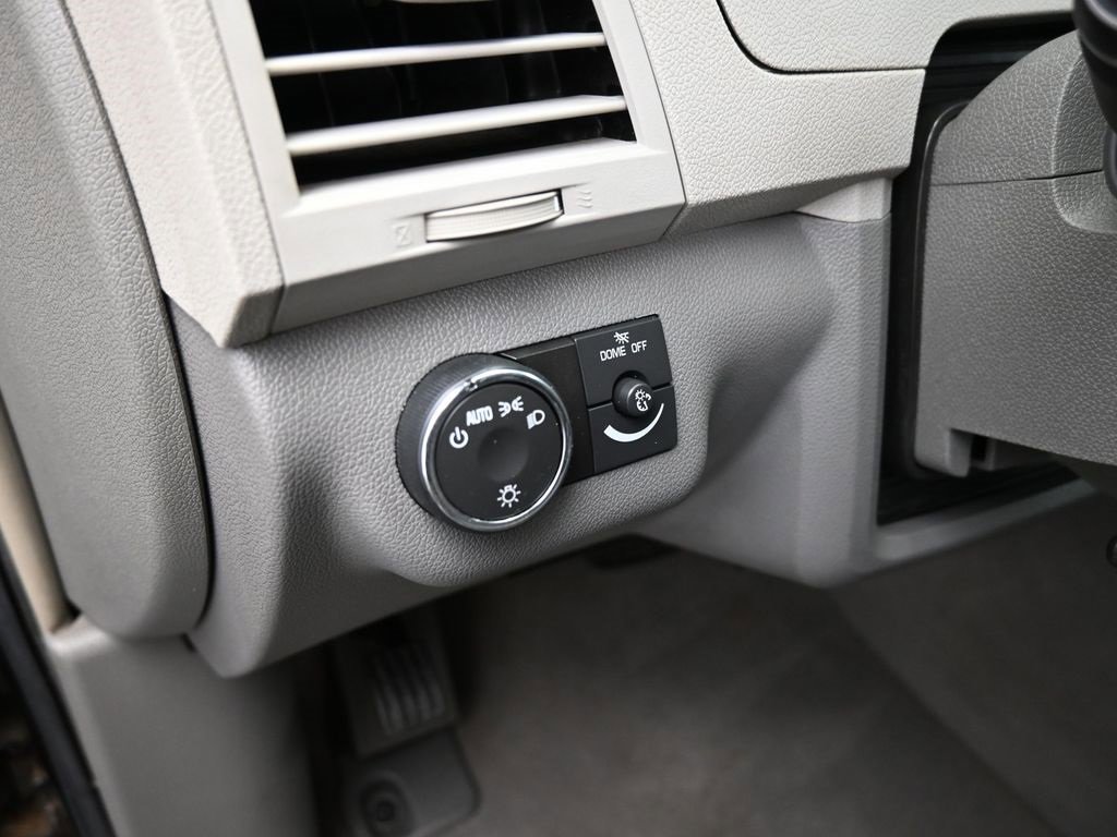 Used 2009 Chevrolet Traverse LT image 12