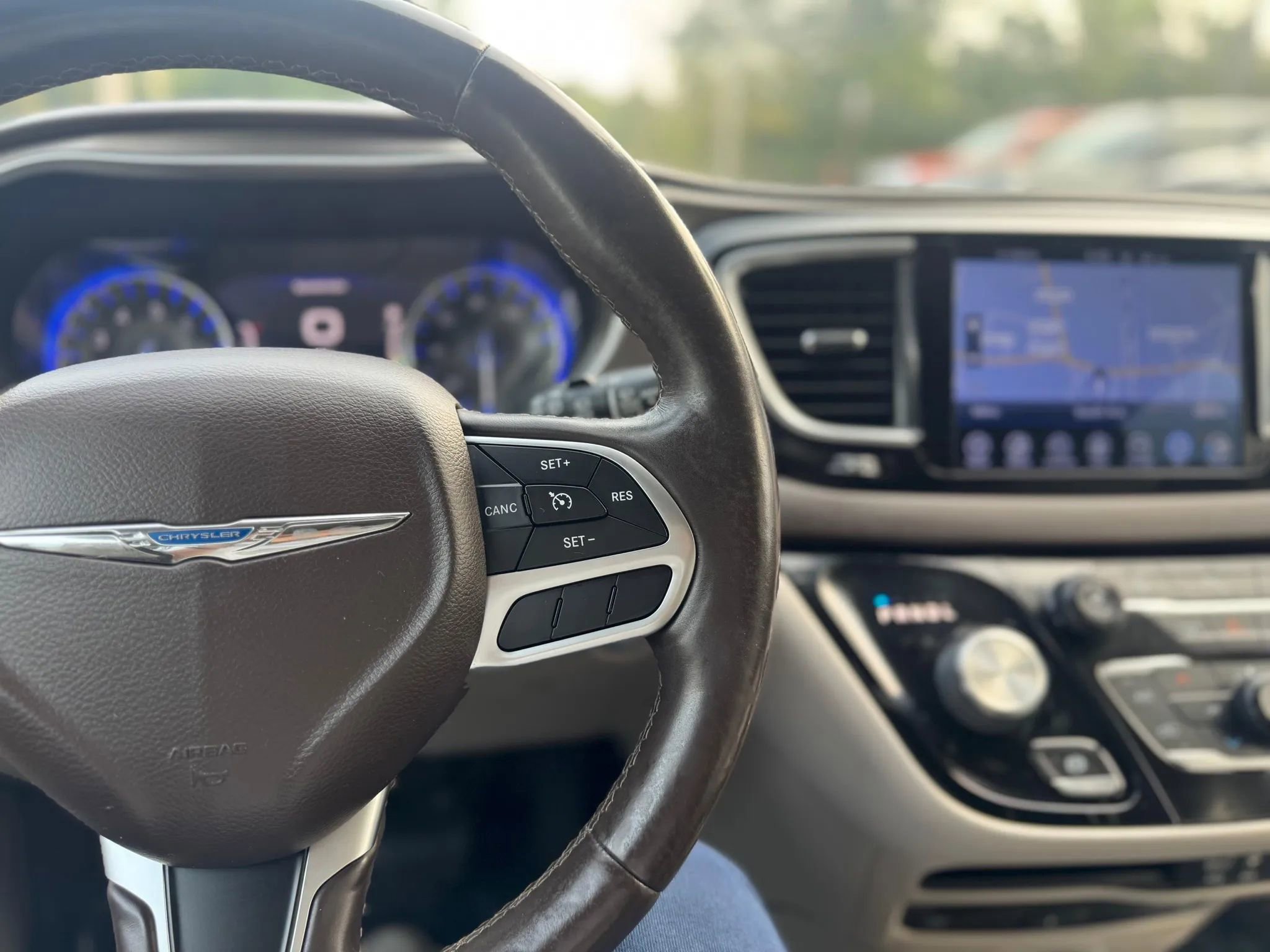 Used 2017 Chrysler Pacifica Touring-L Plus image 23