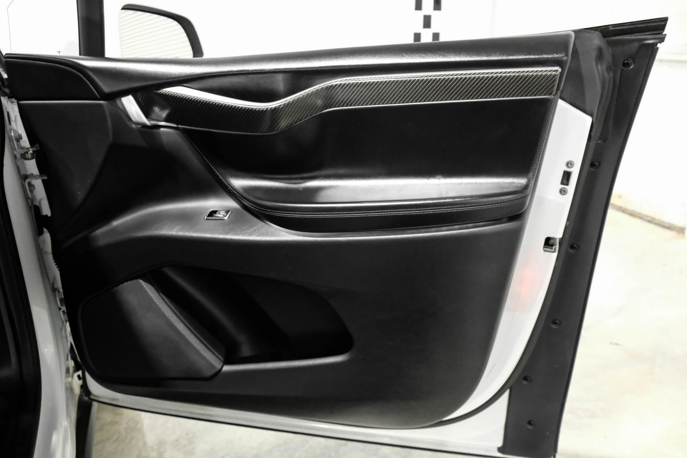 Used 2016 Tesla Model X P90D image 40