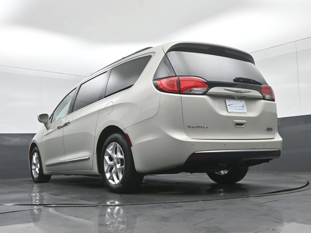 Used 2017 Chrysler Pacifica Touring-L w/ Tire & Wheel Group FWD image 49