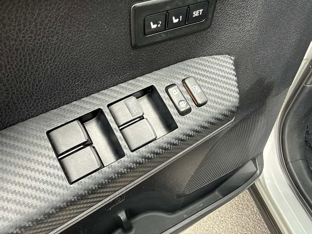 Used 2013 Toyota RAV4 Limited AWD/4WD image 10