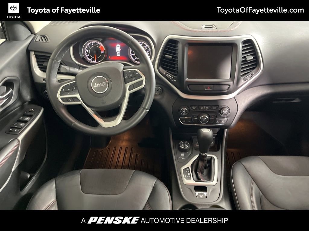 Used 2017 Jeep Cherokee Trailhawk image 5