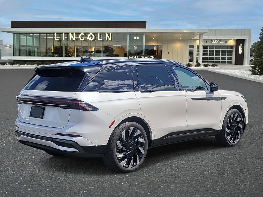 Used 2024 Lincoln Nautilus Reserve w/ Equipment Group 202A image 4