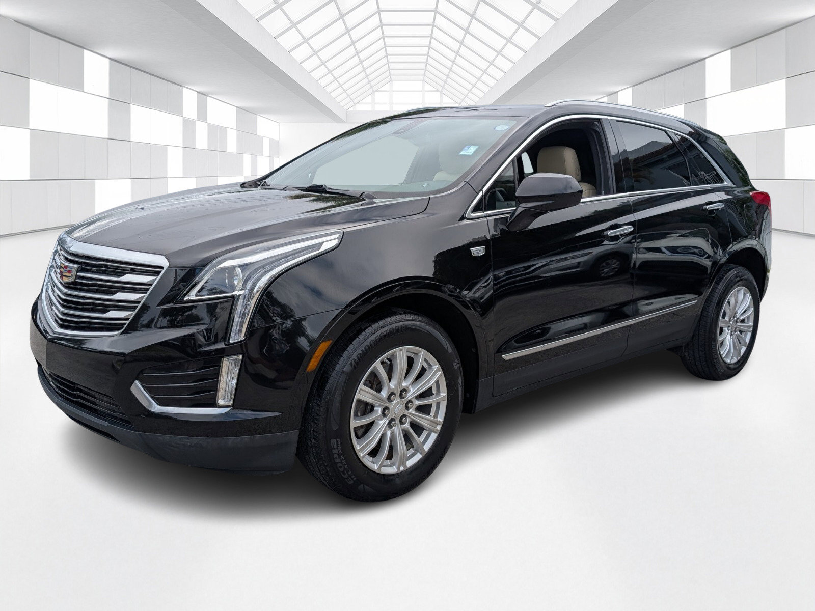 Used 2018 Cadillac XT5 FWD w/ LPO, Wheel Lock Package image 3