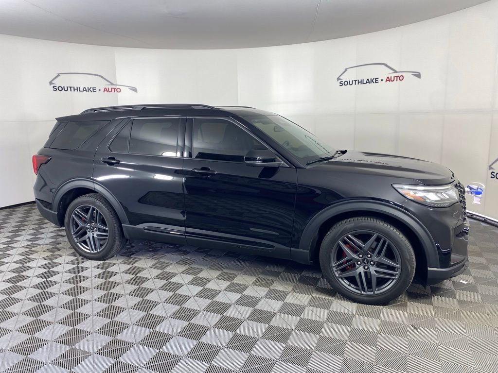 Used 2025 Ford Explorer ST image 11