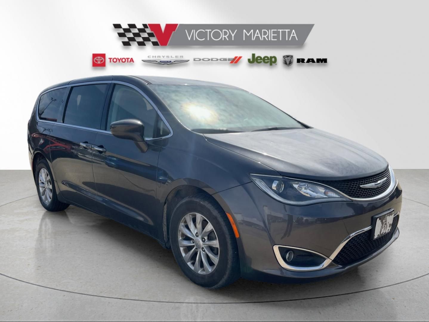 Used 2018 Chrysler Pacifica Touring Plus w/ Tire & Wheel Group image 7