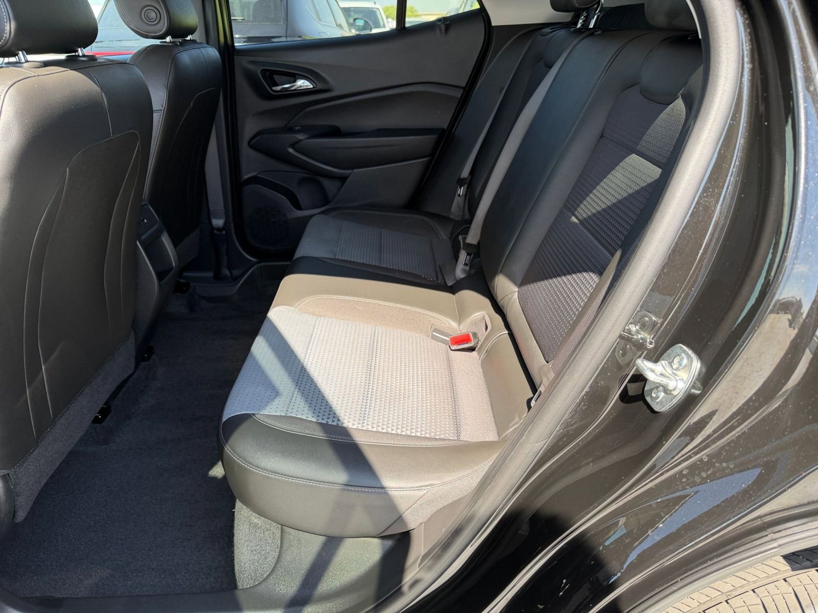 Used 2025 Chevrolet Trax LT image 24
