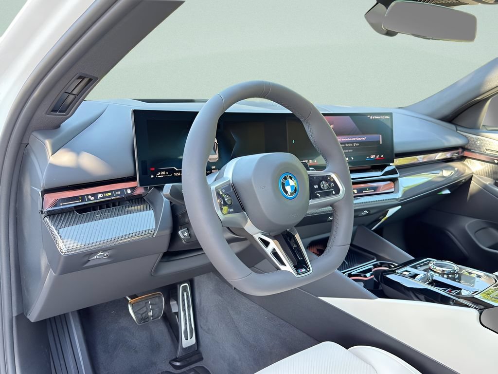 New 2027 BMW 550e xDrive w/ Executive Package AWD/4WD image 9