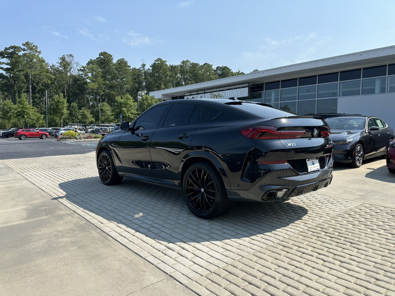 Used 2024 BMW X6 xDrive40i w/ M Sport Professional Package AWD/4WD image 3