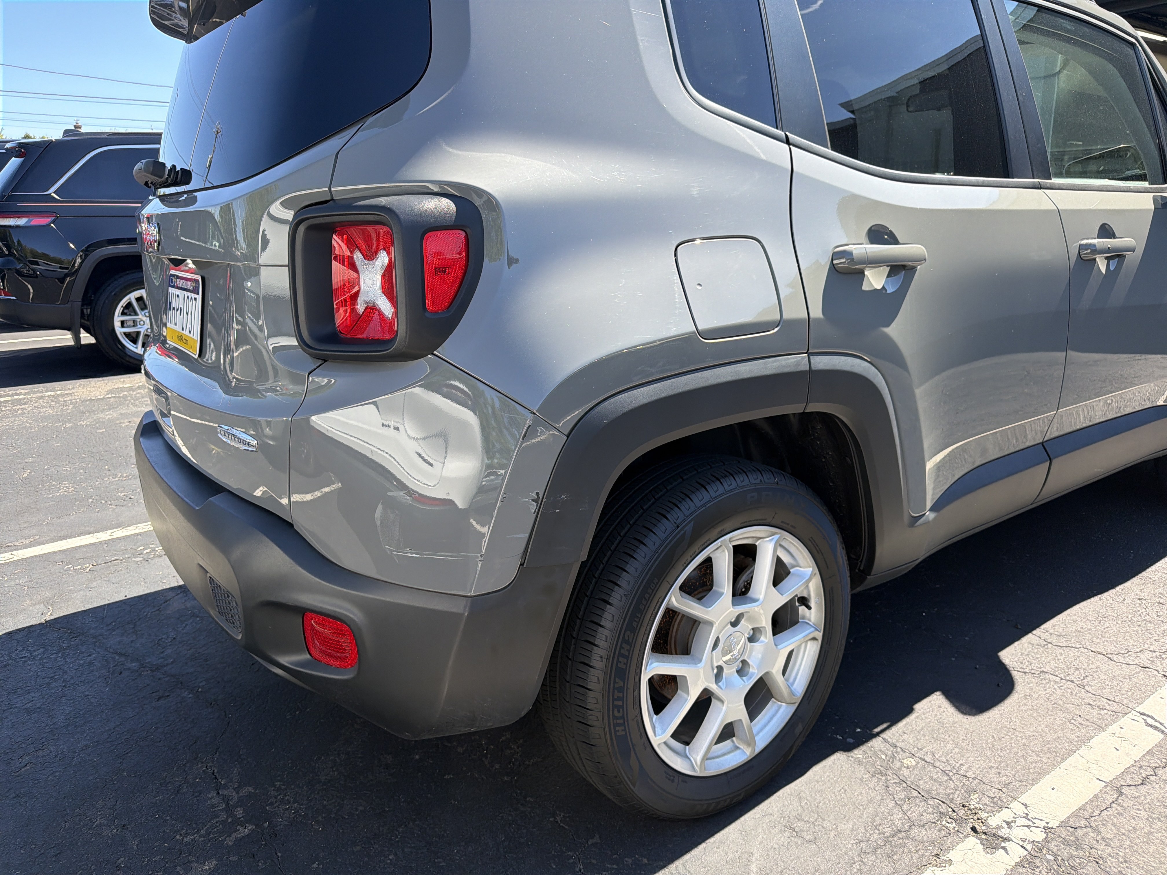 Used 2020 Jeep Renegade Latitude w/ Cold Weather Group AWD/4WD image 6