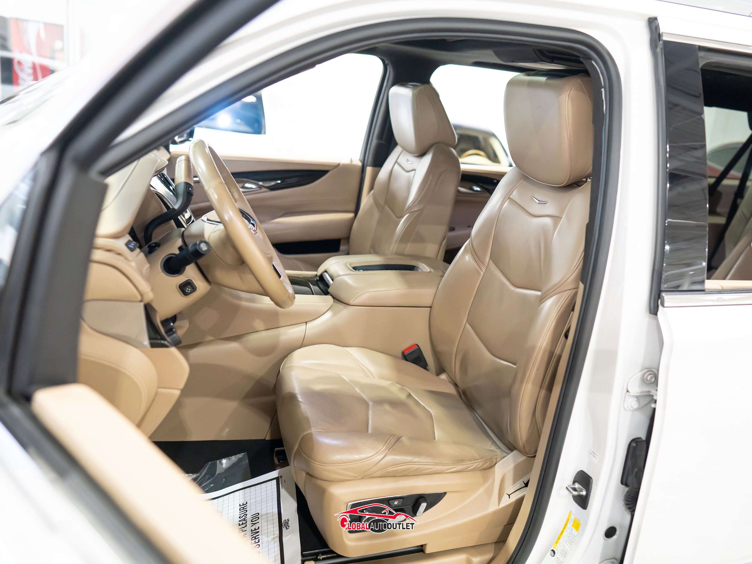 Used 2018 Cadillac Escalade ESV Platinum AWD/4WD image 16