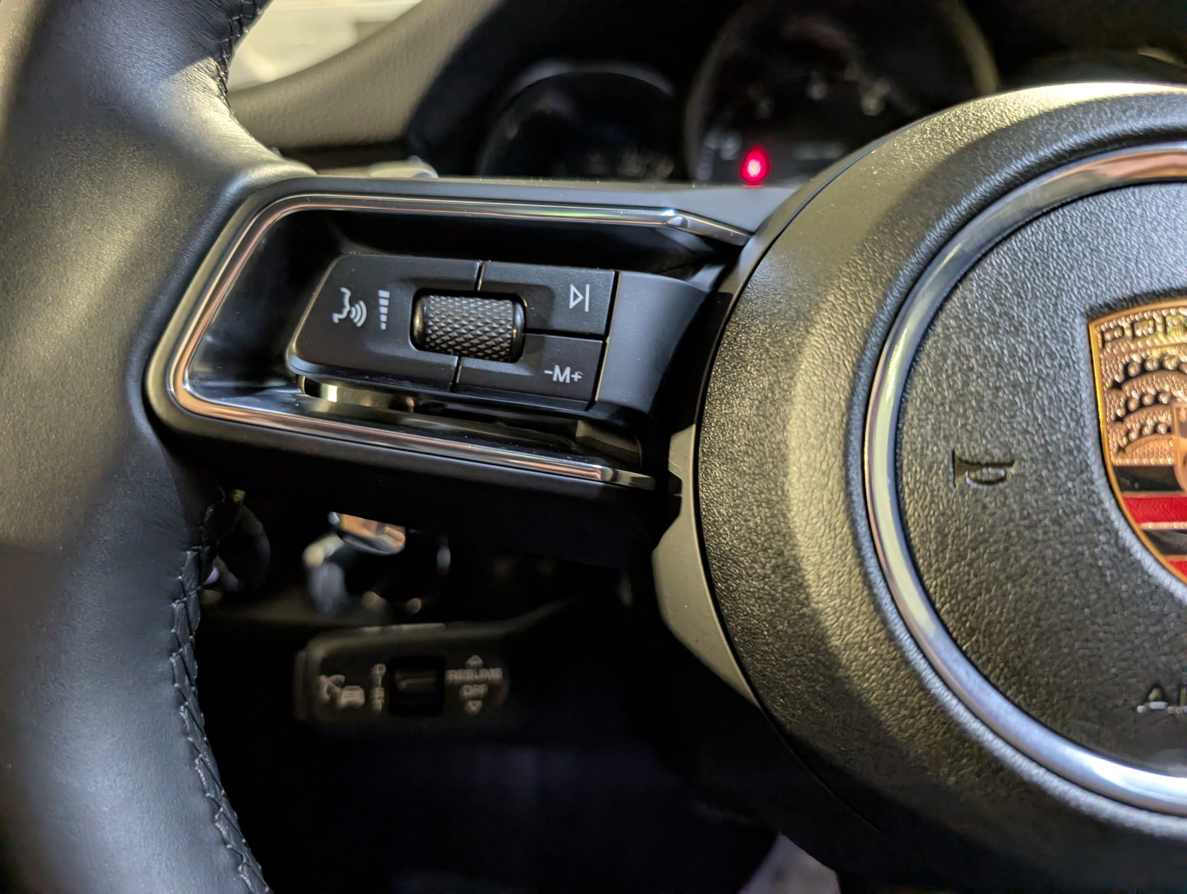 Certified 2025 Porsche Macan image 28