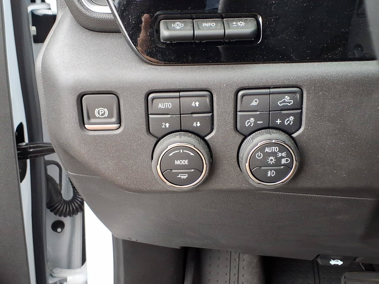 Used 2024 Chevrolet Silverado 1500 High Country w/ High Country Premium Package AWD/4WD image 21