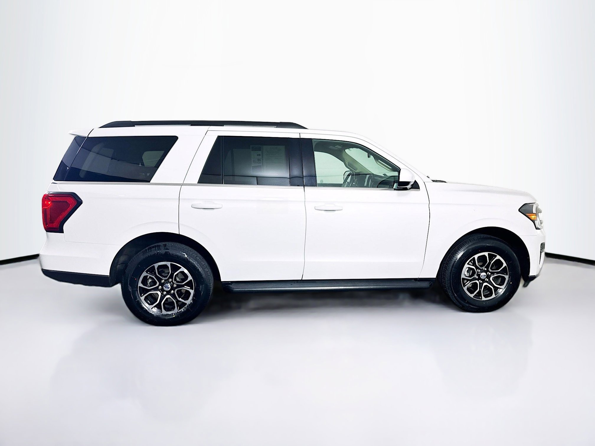 Used 2024 Ford Expedition XLT image 10