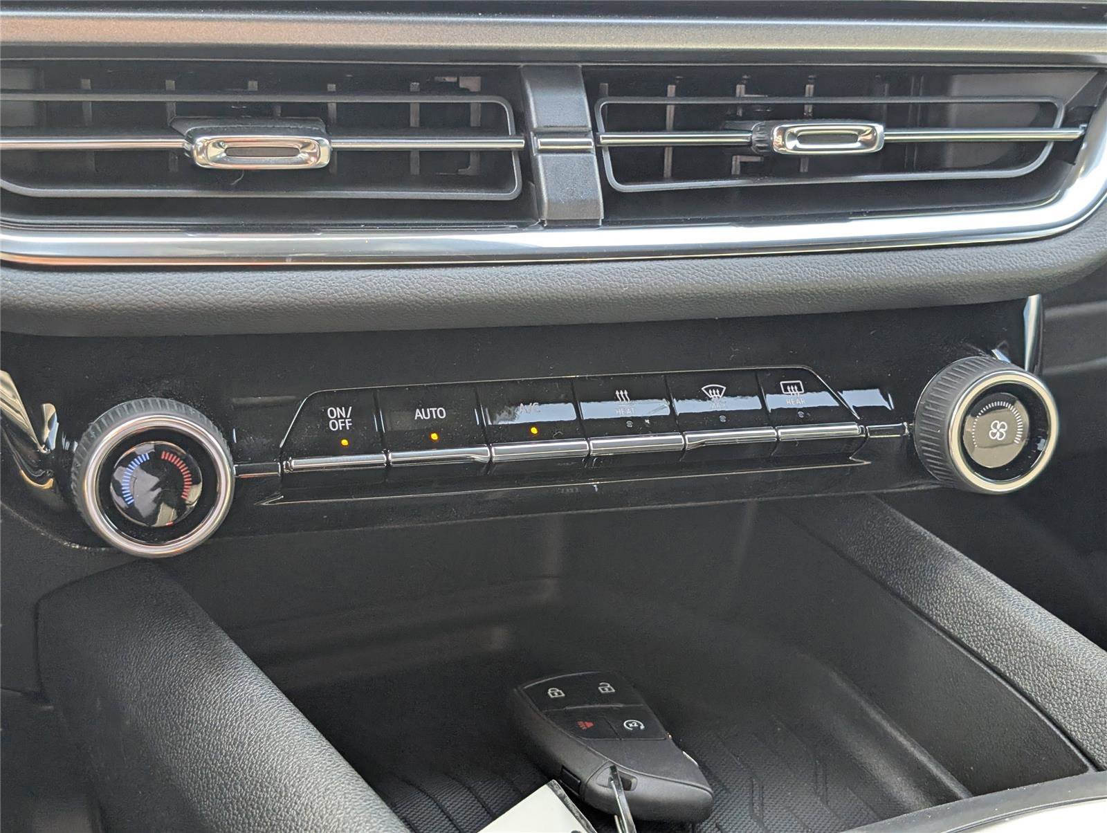 New 2026 Chevrolet Equinox EV LT image 18