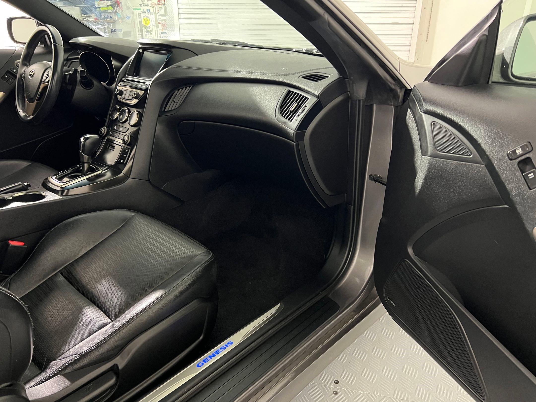 Used 2013 Hyundai Genesis 3.8 image 33