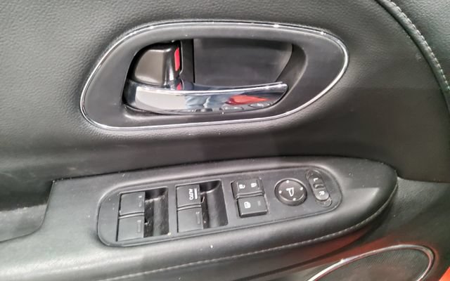 Used 2020 Honda HR-V Touring image 33