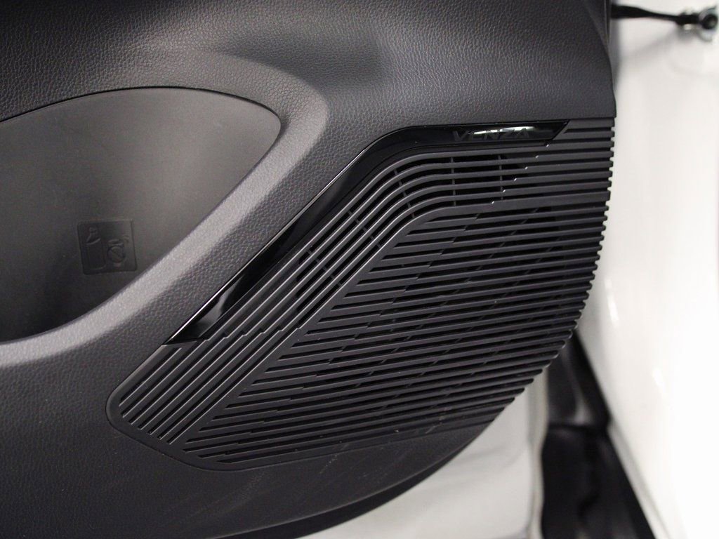 Used 2023 Toyota Venza XLE image 24