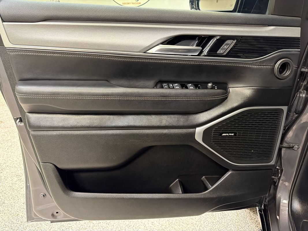 Used 2023 Jeep Wagoneer Series II RWD image 17