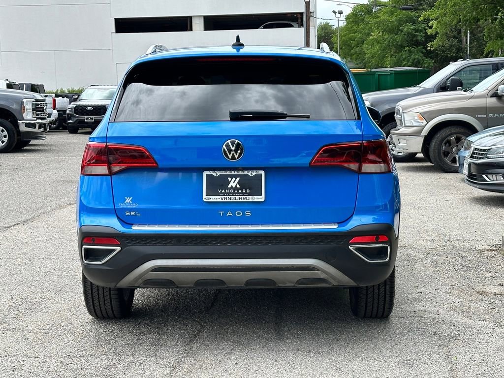 Used 2022 Volkswagen Taos SEL w/ Panoramic Sunroof Package image 5