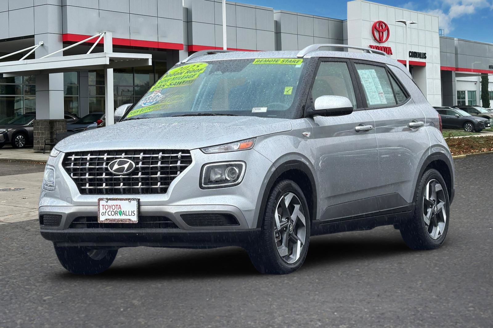 Used 2025 Hyundai Venue SEL image 8