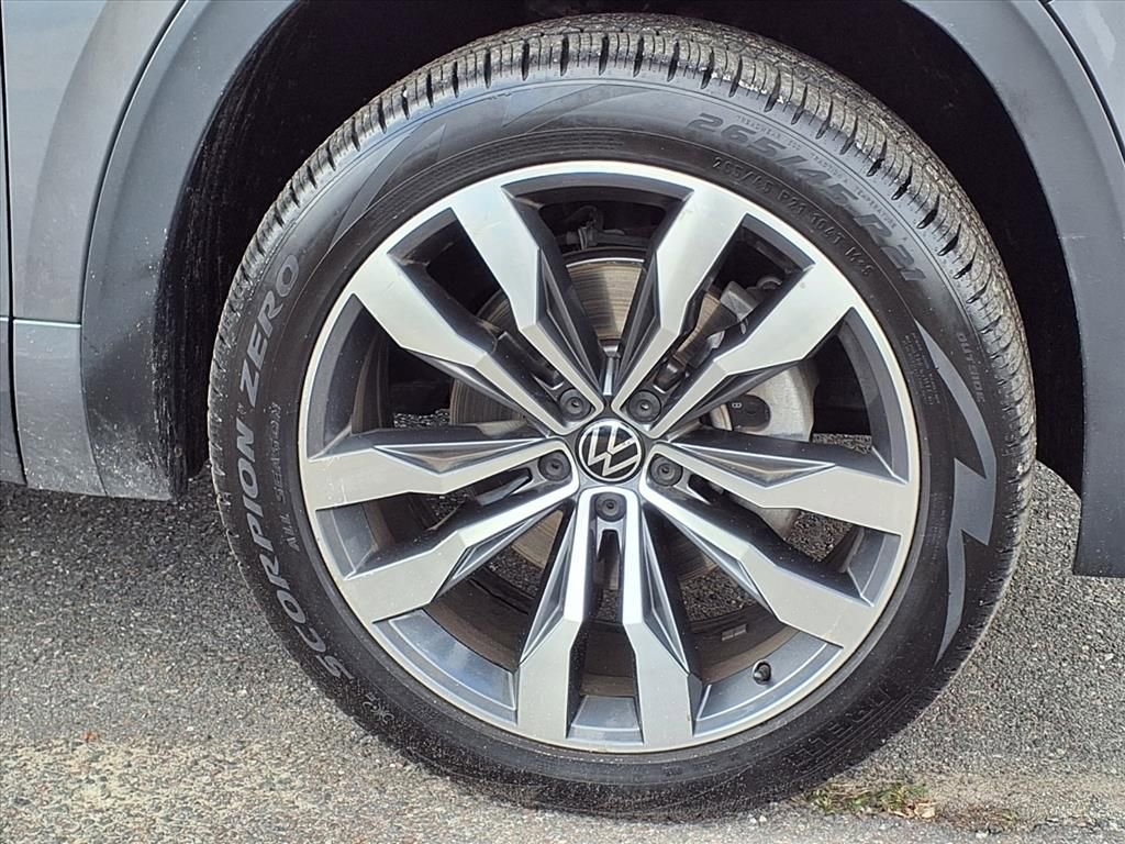 Used 2023 Volkswagen Atlas Cross Sport SEL Premium R-Line image 9