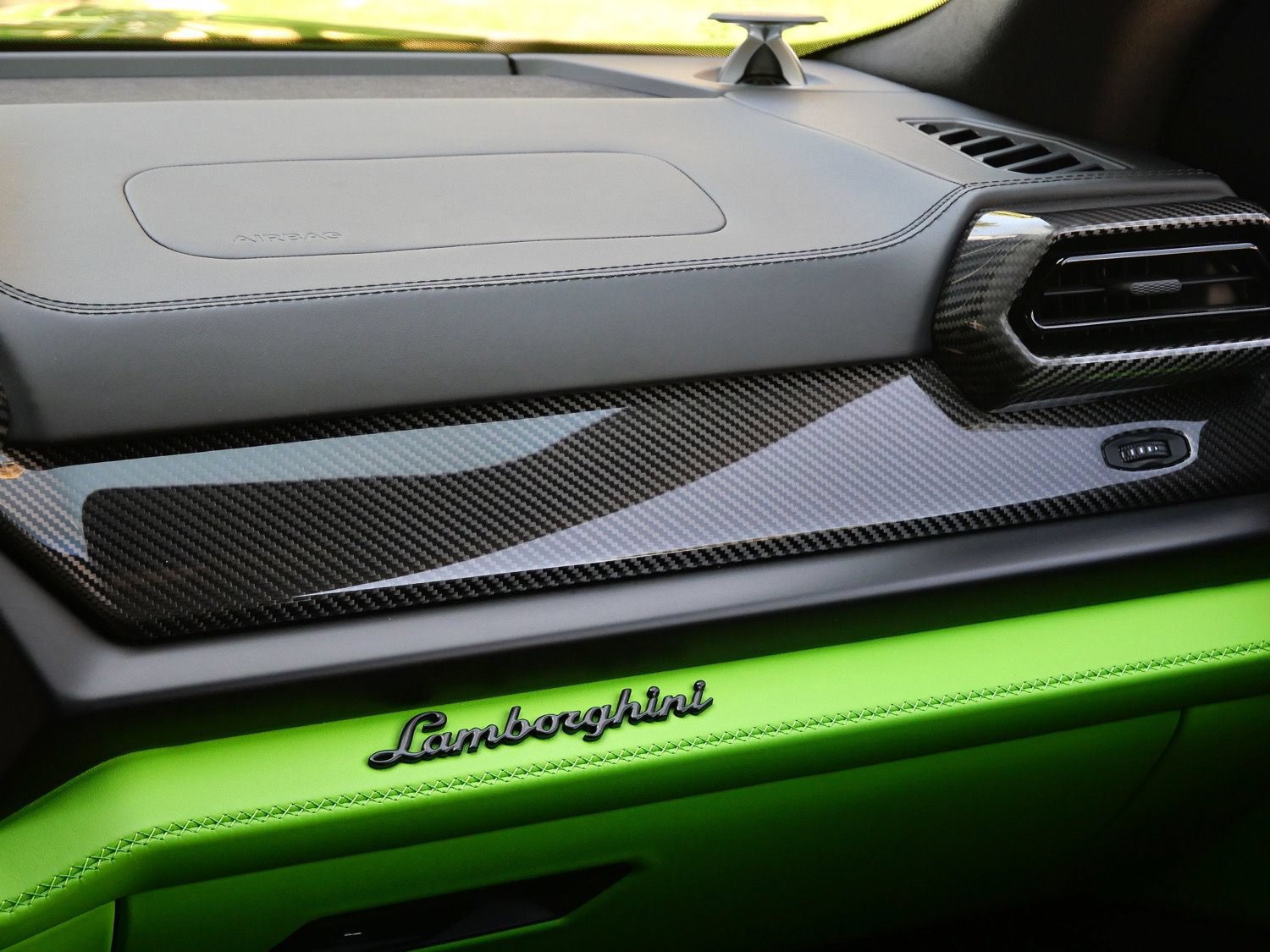 Used 2026 Lamborghini Urus S AWD/4WD image 25