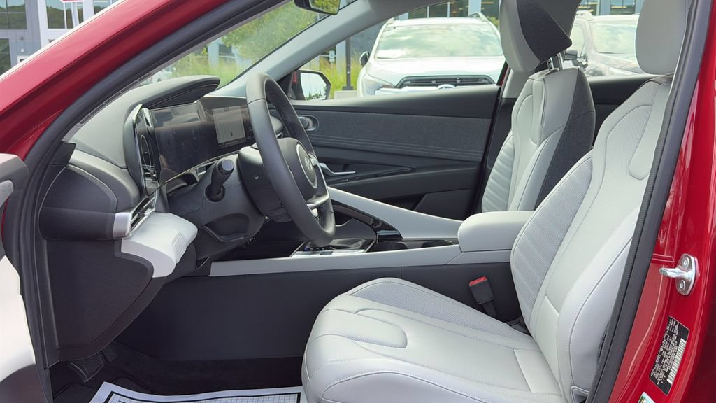 Used 2025 Hyundai Elantra Limited w/ Cargo Package FWD image 10