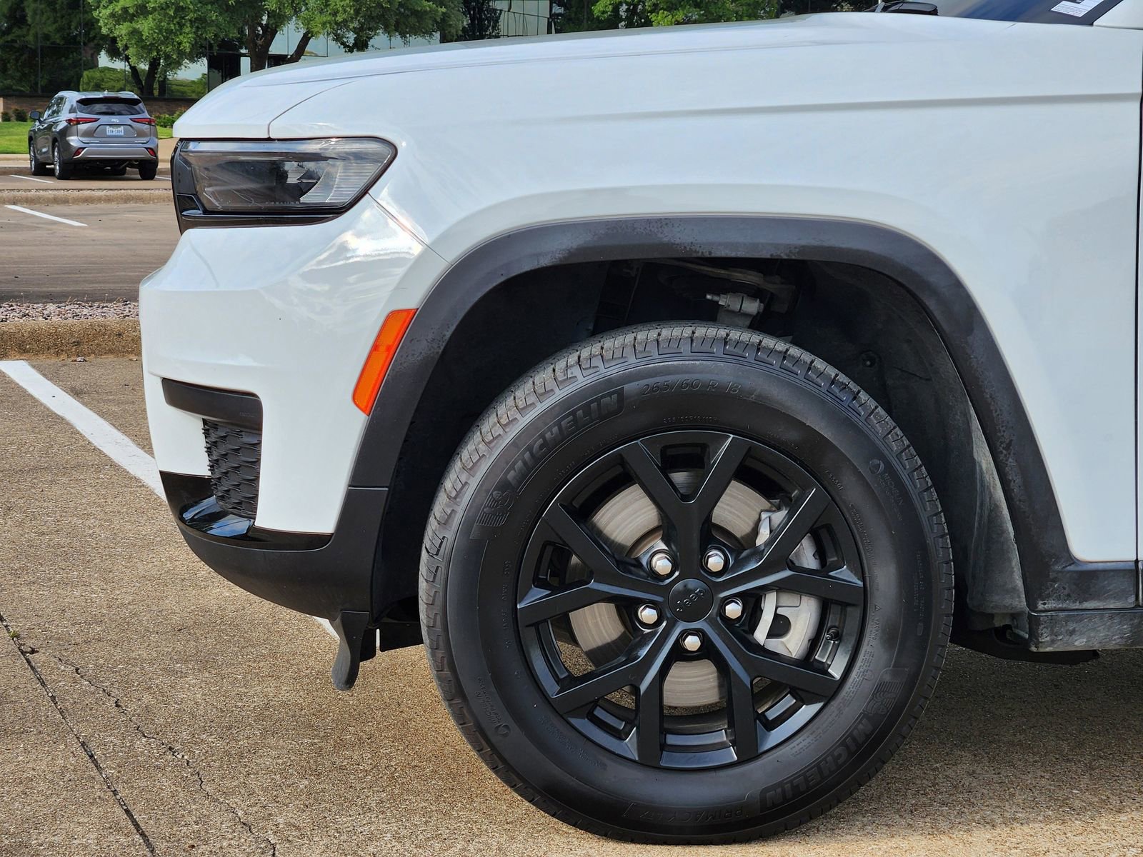 Used 2024 Jeep Grand Cherokee L Altitude AWD/4WD image 8