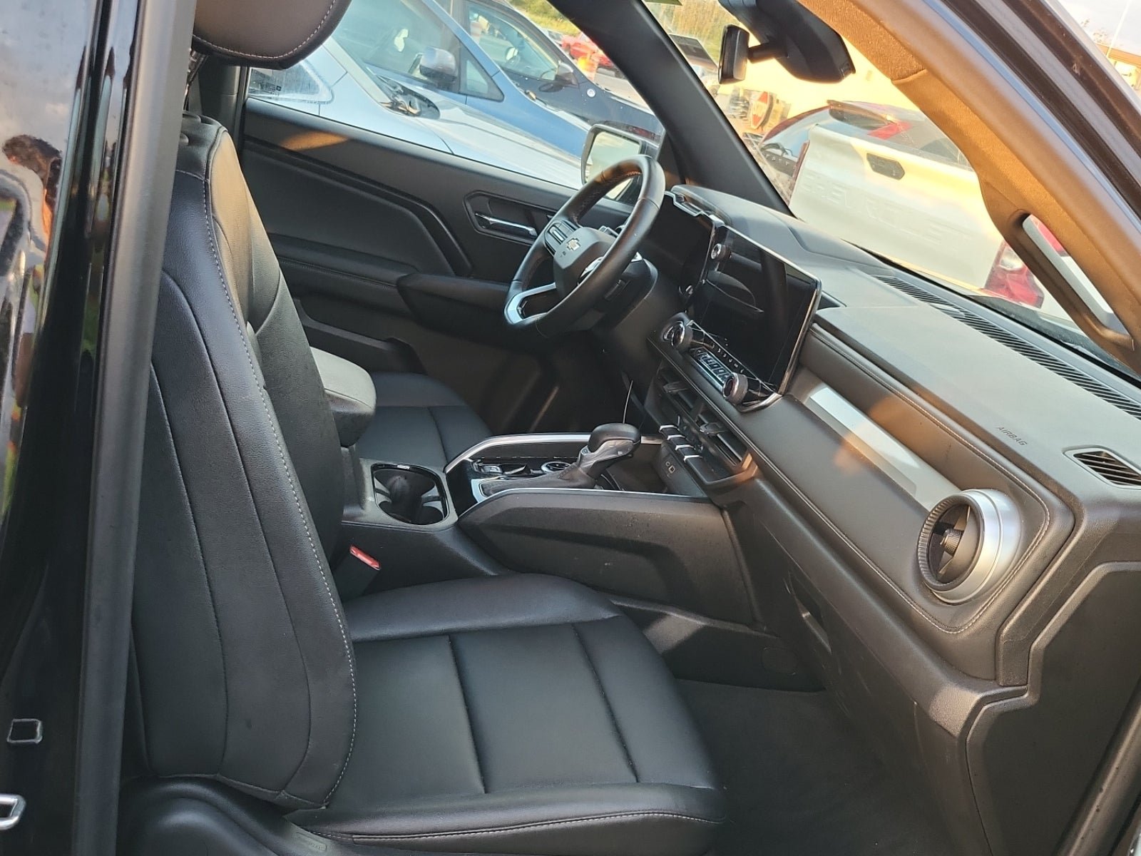 Used 2025 Chevrolet Colorado LT w/ LT Convenience Package AWD/4WD image 11