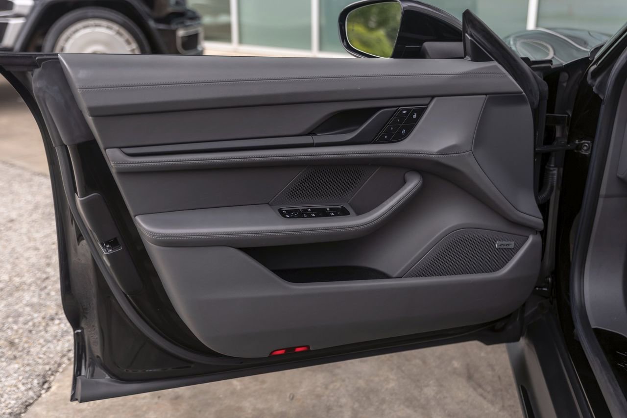 Used 2022 Porsche Taycan GTS AWD/4WD image 35