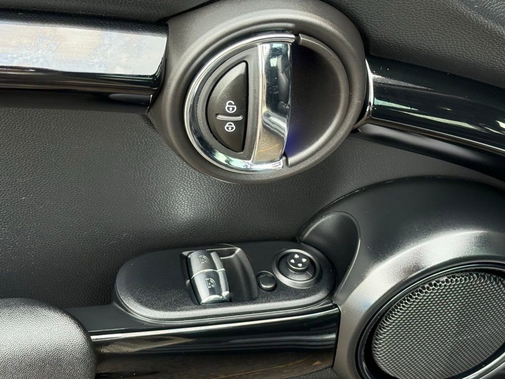 Used 2019 MINI Cooper S image 17