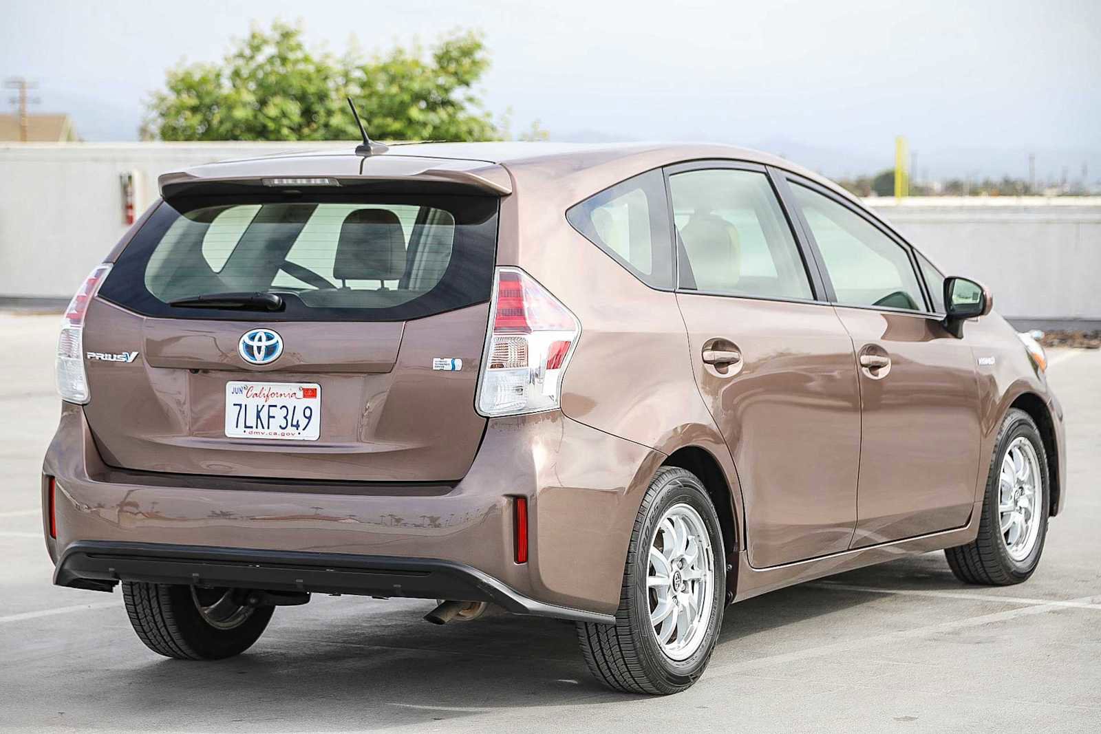 Used 2015 Toyota Prius V Four FWD image 5