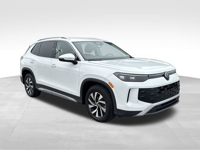 Used 2025 Volkswagen Tiguan S image 8