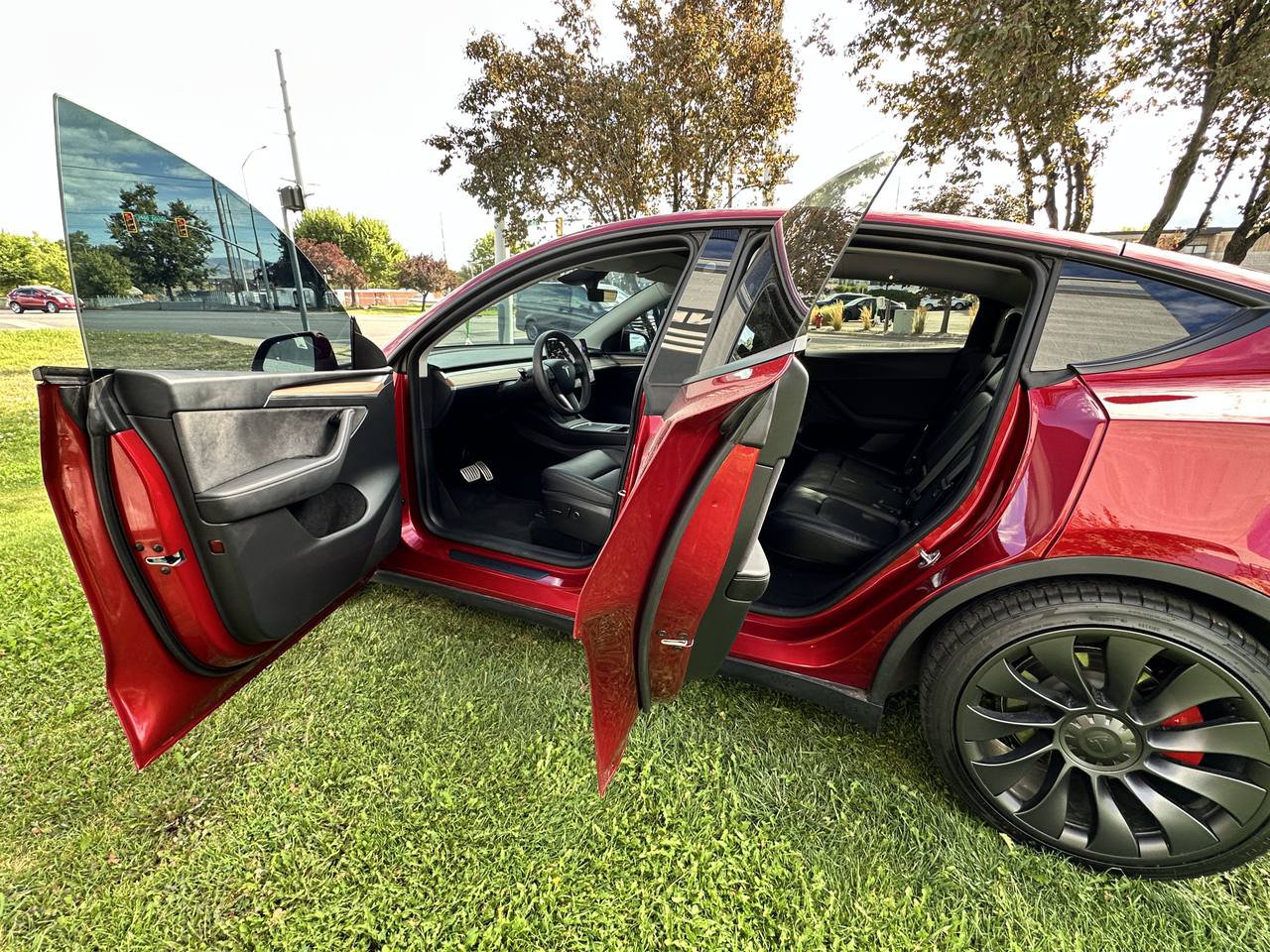 Used 2025 Tesla Model Y Performance AWD/4WD image 19